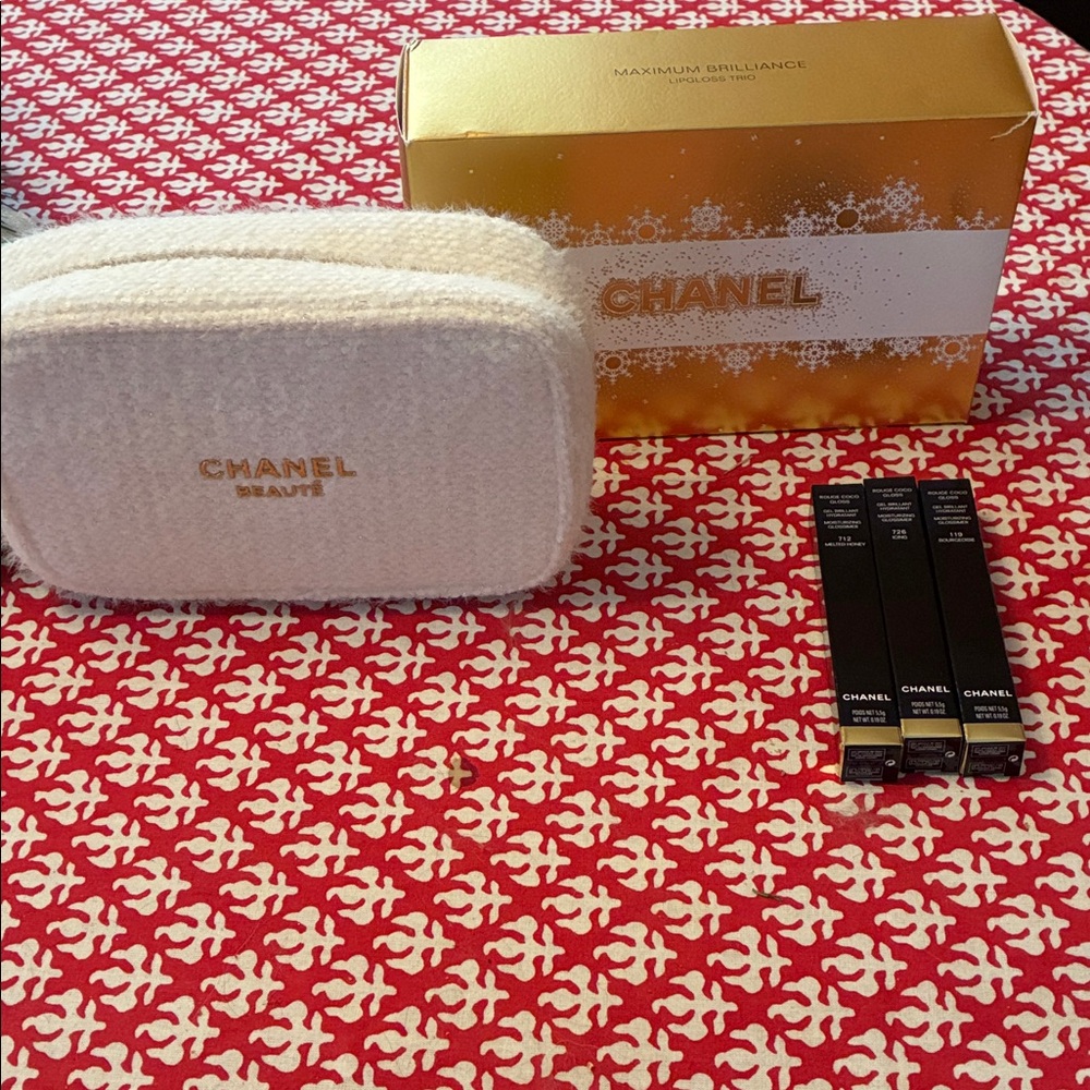 CHANEL maximum brillant lip glossBeauty Collection with White Pouch and Gold Box